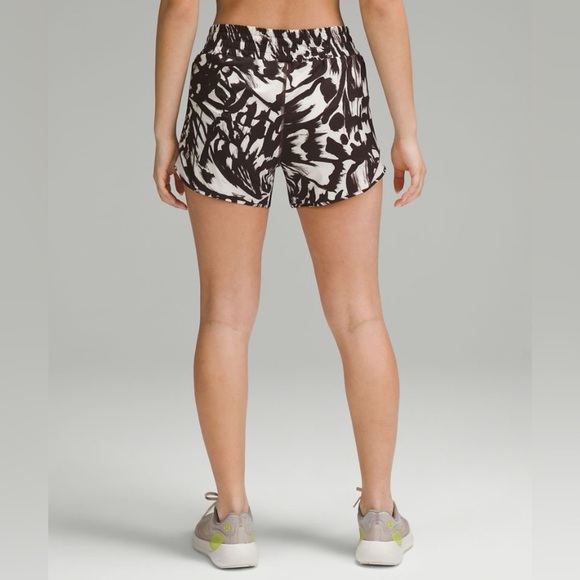 LULULEMON | hotty hot lined shorts | size 6 - Picture 2 of 5